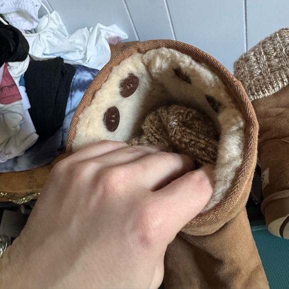 Uggs - Picture 6 of 7